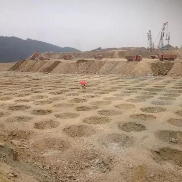 2015年湖北十堰武當(dāng)山機(jī)場(chǎng)施工現(xiàn)場(chǎng)紀(jì)實(shí) 土石方工程巡禮